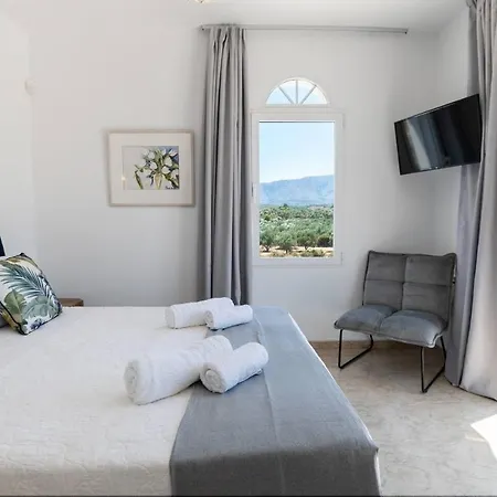 Santo Villa, A Riveting Group Sanctuary! וילה Paralia Kourna