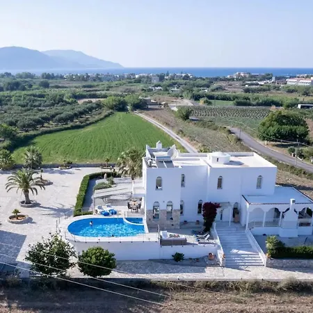 Santo Villa, A Riveting Group Sanctuary! Paralia Kourna