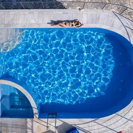 Santo Villa, A Riveting Group Sanctuary! * Paralia Kourna