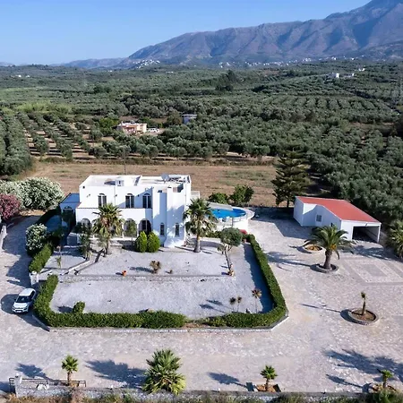 Santo Villa, A Riveting Group Sanctuary! Villa Paralia Kourna