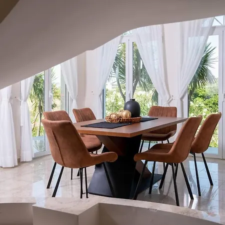 Santo Villa, A Riveting Group Sanctuary!