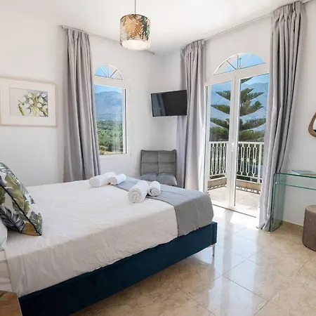 Santo Villa, A Riveting Group Sanctuary! * Paralia Kourna