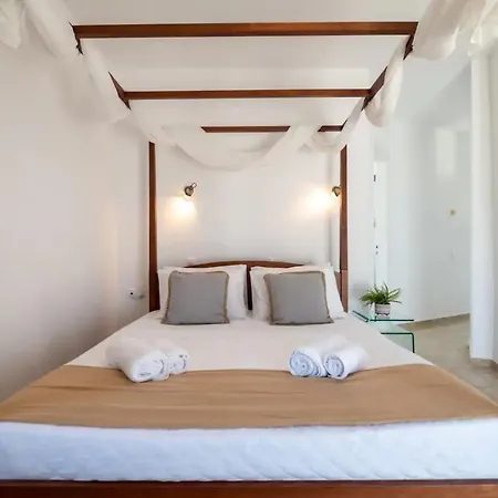 Villa Santo Villa, A Riveting Group Sanctuary!