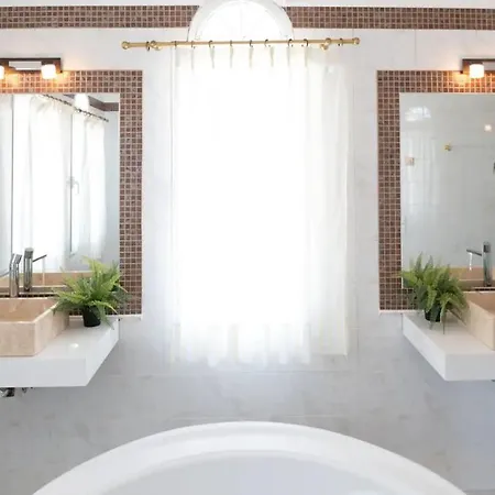 Santo Villa, A Riveting Group Sanctuary! Paralia Kourna