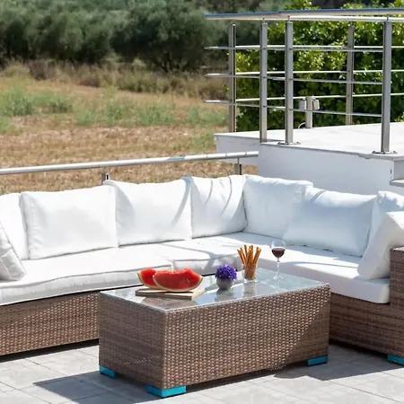 Villa Santo Villa, A Riveting Group Sanctuary! *