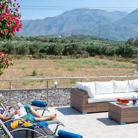 Villa Santo Villa, A Riveting Group Sanctuary! *